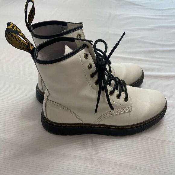 Doc Martens Zavala White Leather Lace Up Combat Boots Women’s Size 8 Men’s Sz 7 - Picture 3 of 9